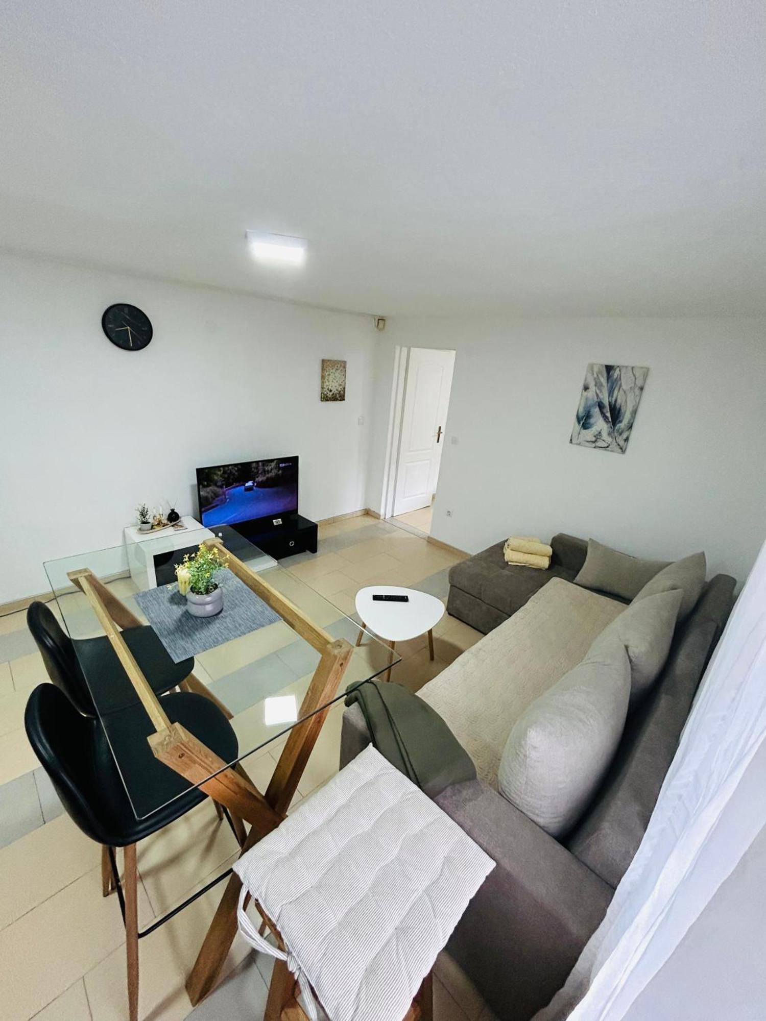 Apartmani Star トゥズラ エクステリア 写真