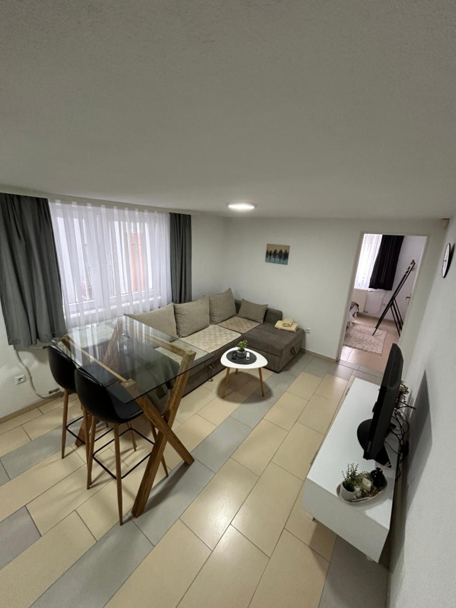 Apartmani Star トゥズラ エクステリア 写真